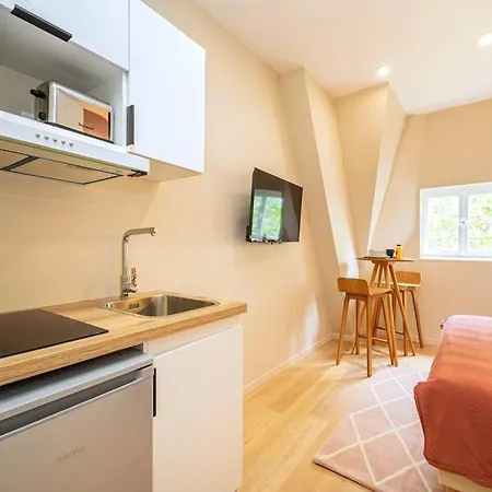 Neuf Beaux Quartiers 17eme Arrondissement * Paris