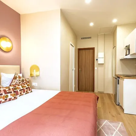 Neuf Beaux Quartiers 17eme Arrondissement * Paris